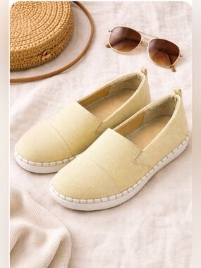 Clarks Cloudsteppers Shoes Flats Slip On
Sz 8.5 Wide Soft Gold “Step Glow Jade”